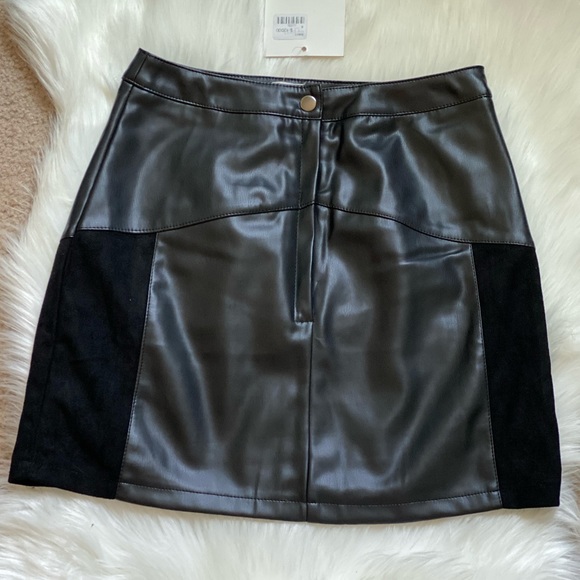 SEEK THE LABEL FAUX LEATHER & SUEDE MINI SKIRT - Picture 2 of 7